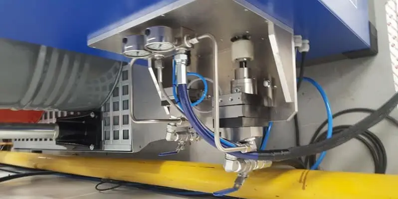 Industrial applicators for glues and other adhesives