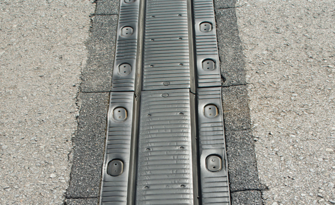 Expansion joint sealant systems for bridges