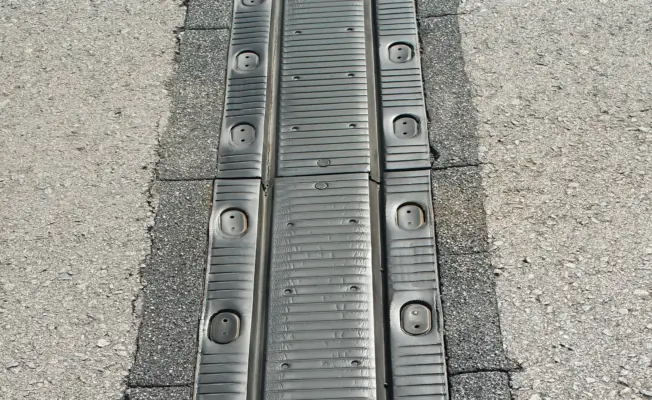 Expansion joint sealant systems for bridges